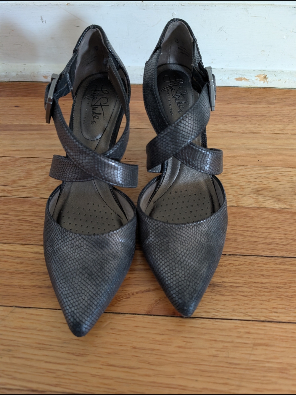 Life stride Women's Black Textured Pointed-Toe Cross-Strap Heels